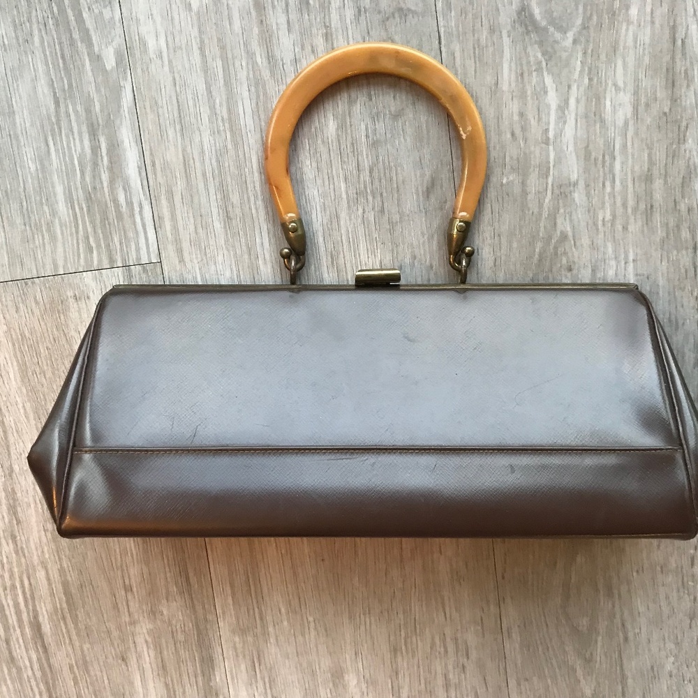 VINTGAGE Leather Clutch w/ Gold Clasp & Plastic Handle - Brown